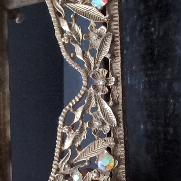 VGT, Decorative Ornate Jeweled Metal Tissue Box Holder . - Picture 7 of 10